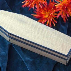 Golden band knife in display box closed
