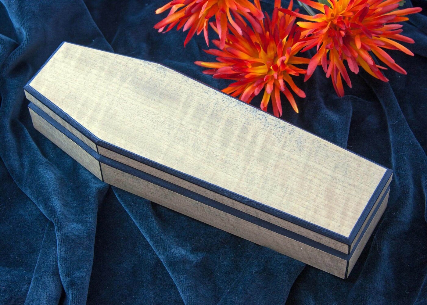 Golden band knife in display box closed