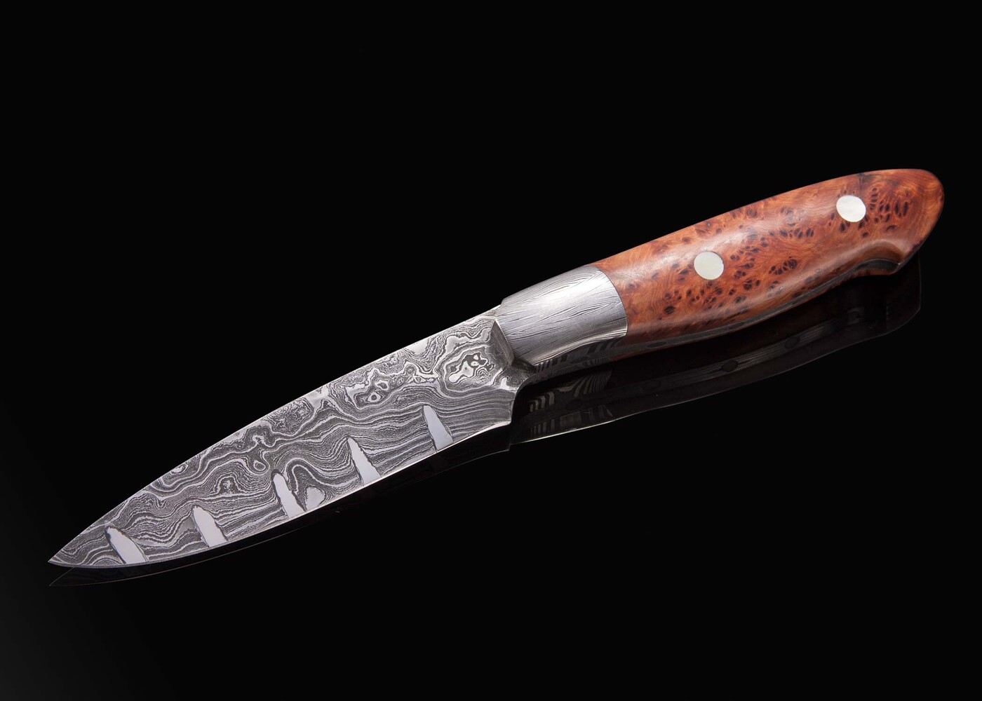 Pukeashun Damascus with Juniperburl and Gold Lip Pearl Inlay Hunter main view